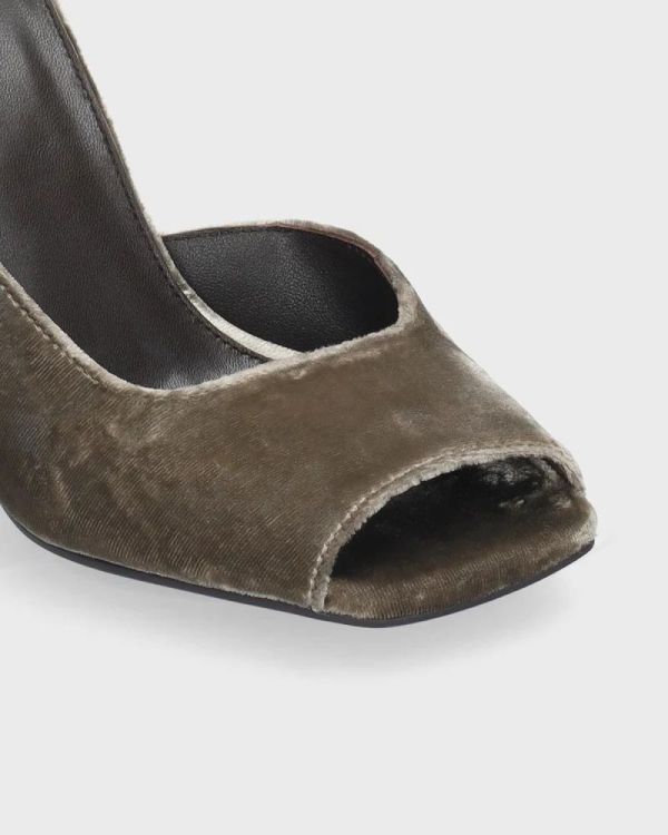 Lolacruz Pump Velvet (010Z70BK-TRUFFLE) - UNO Knokke